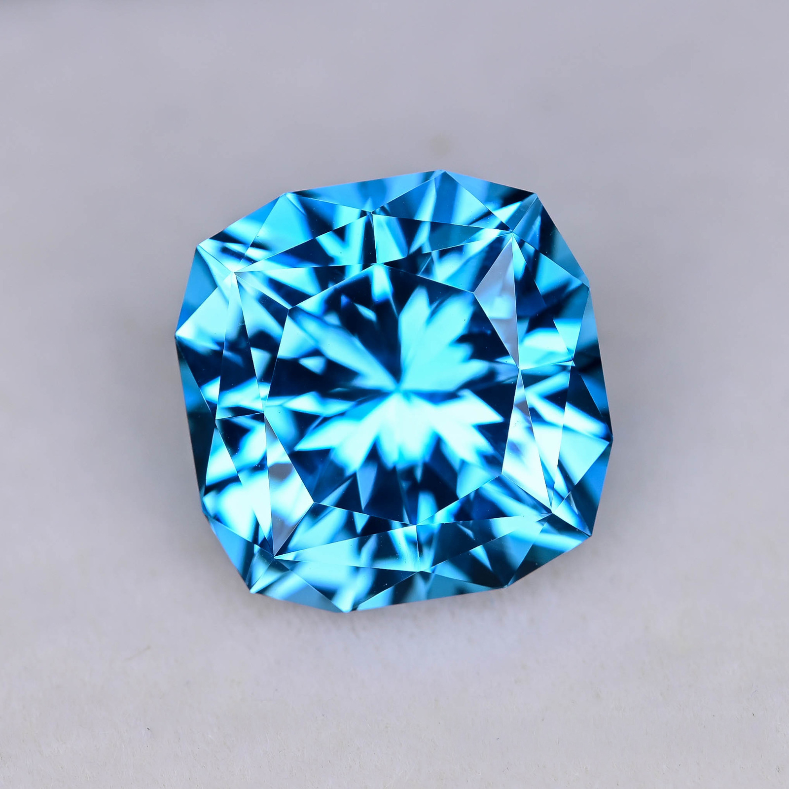 42 - 6.12ct Electric Blue Topaz