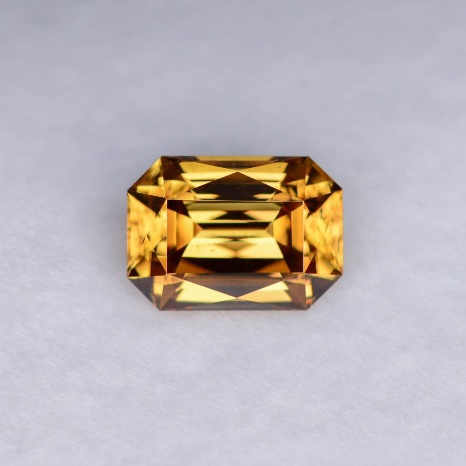 43 - 3.22ct Zircon Gold 