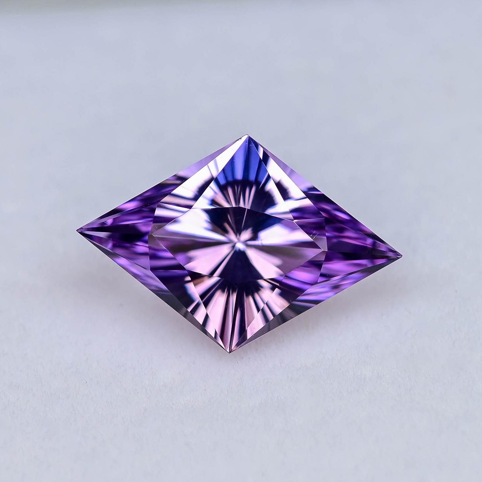 52 - 2.73ct Purple Lilac Amethyst